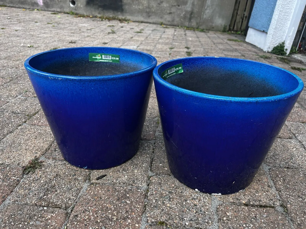Set of flower pots - Image 1