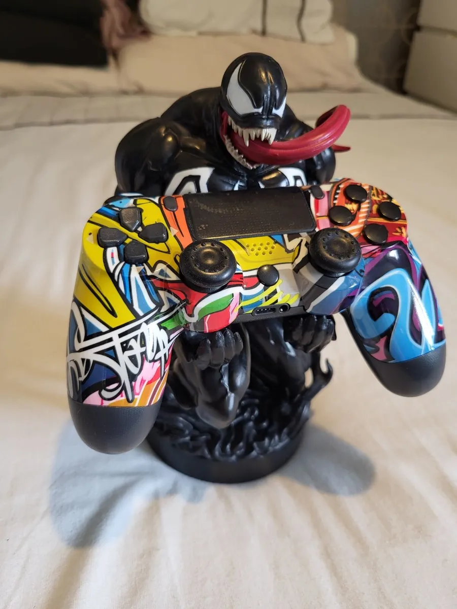 PlayStation 4 Console with controller and games - Image 4