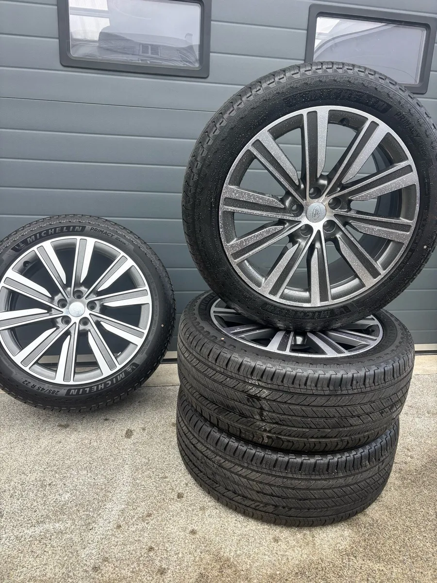 Genuine Range Rover 22 inch alloys - Image 1