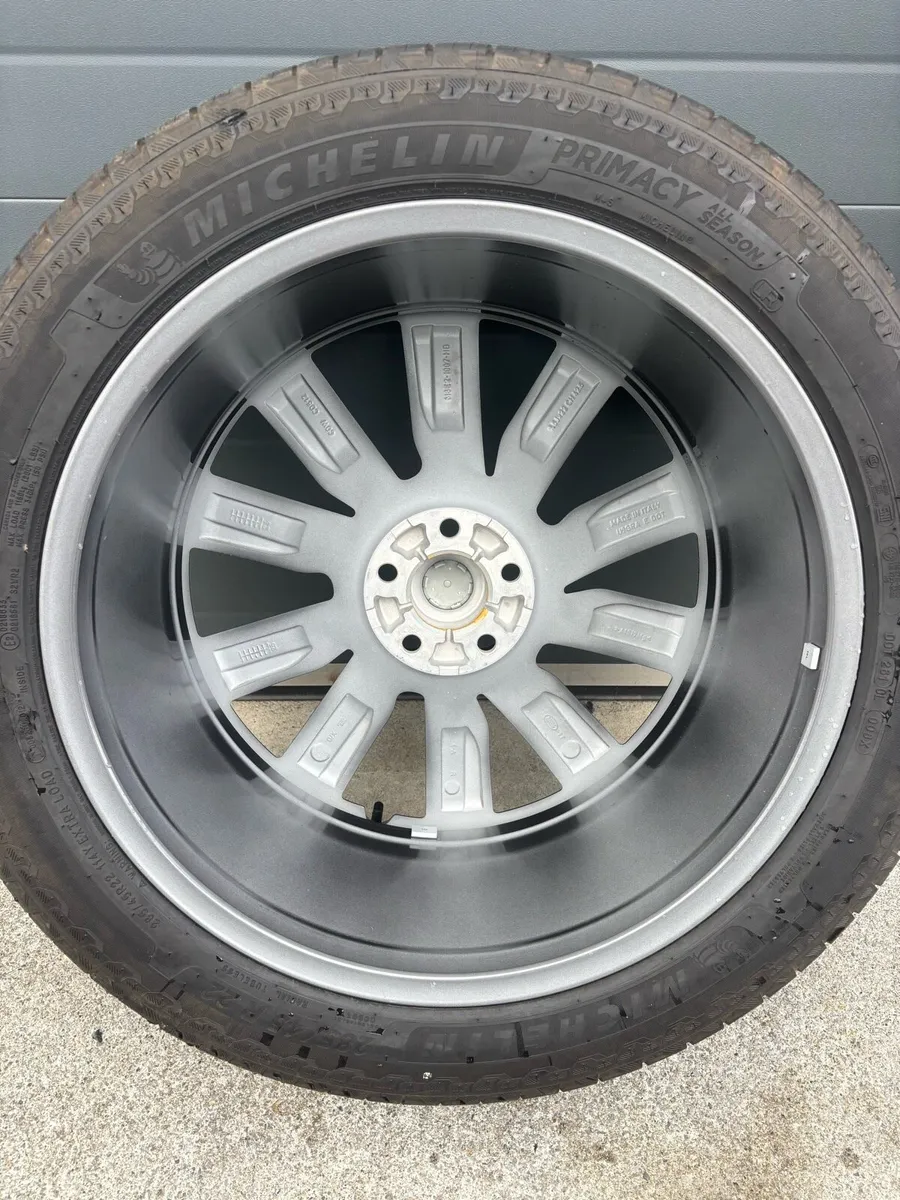 Genuine Range Rover 22 inch alloys - Image 4