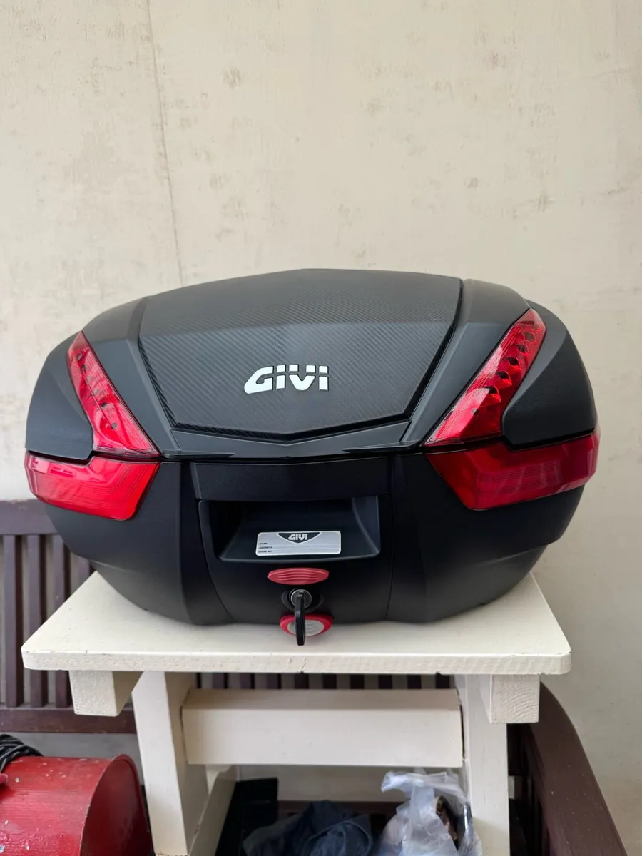 AJS retro style leather jacket, Givi top box - Image 2