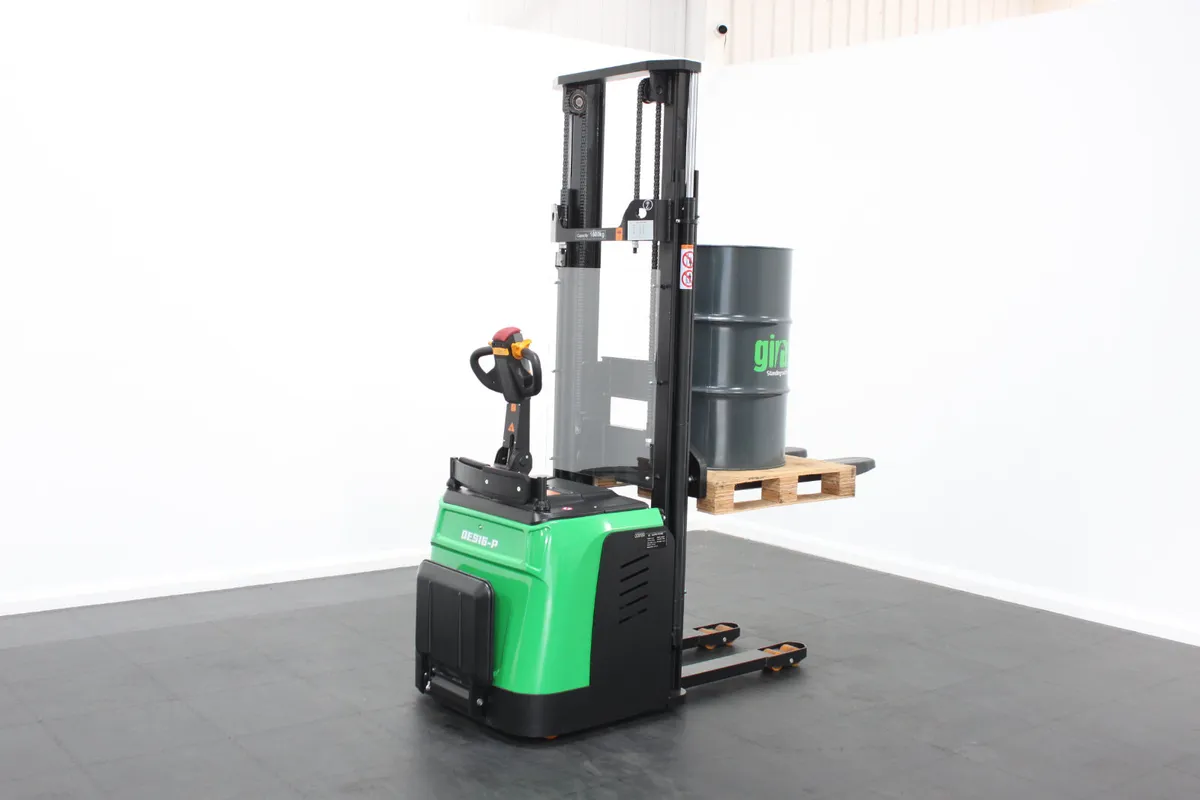 giraffe GES16P-30 Stand-on Powered Stacker 1,600kg - Image 3
