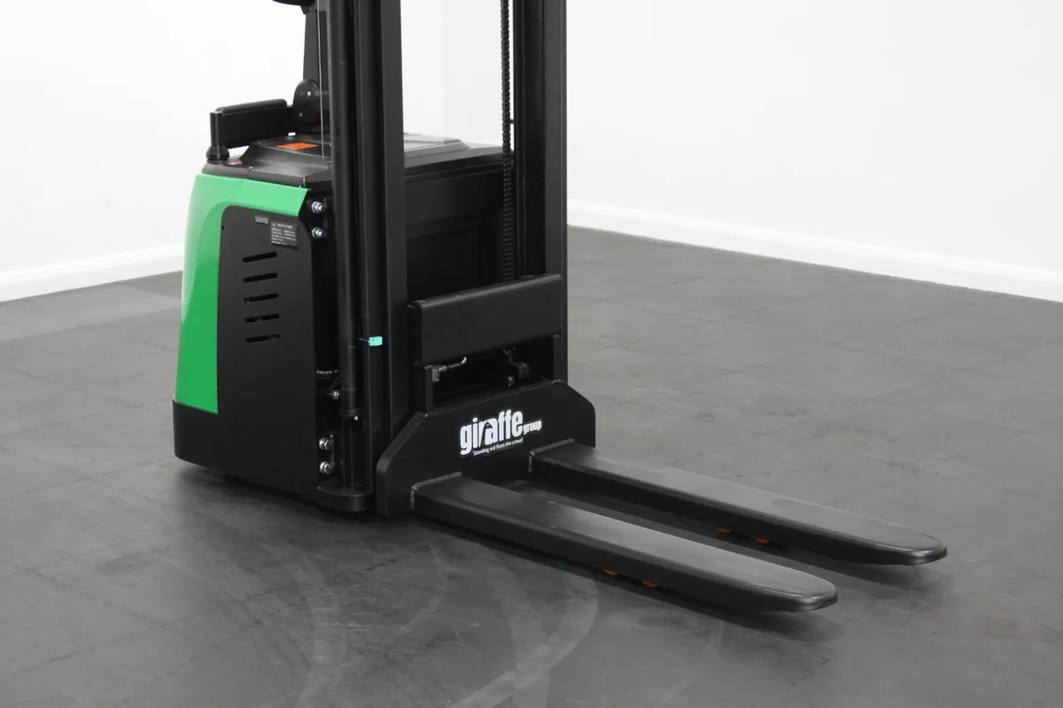 giraffe GES16P-30 Stand-on Powered Stacker 1,600kg - Image 4