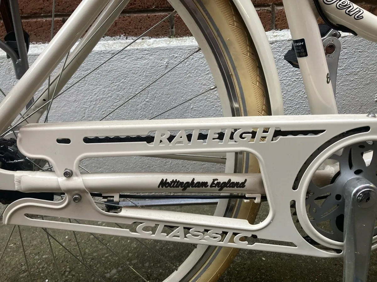 Ladies bicycle - Image 3