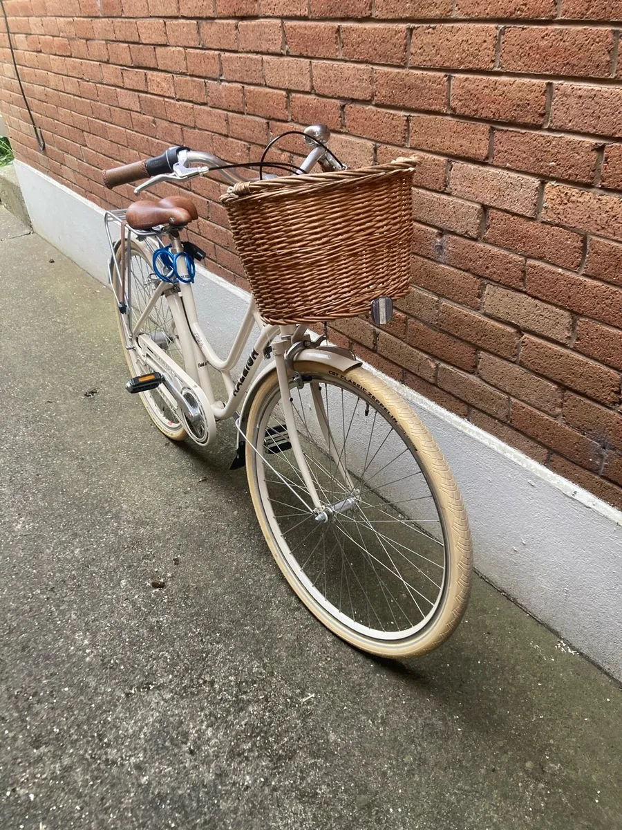 Ladies bicycle - Image 4