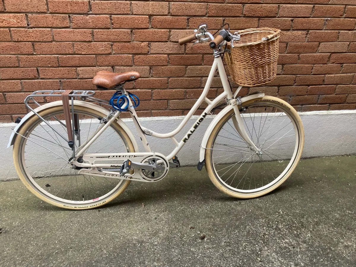 Ladies bicycle - Image 1