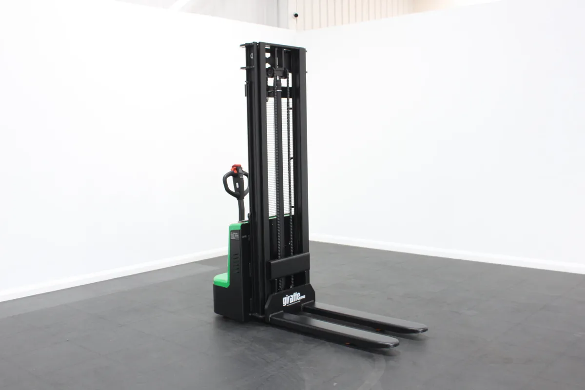 giraffe 1.5T Electric Pallet Stacker 3.5M lift - Image 1