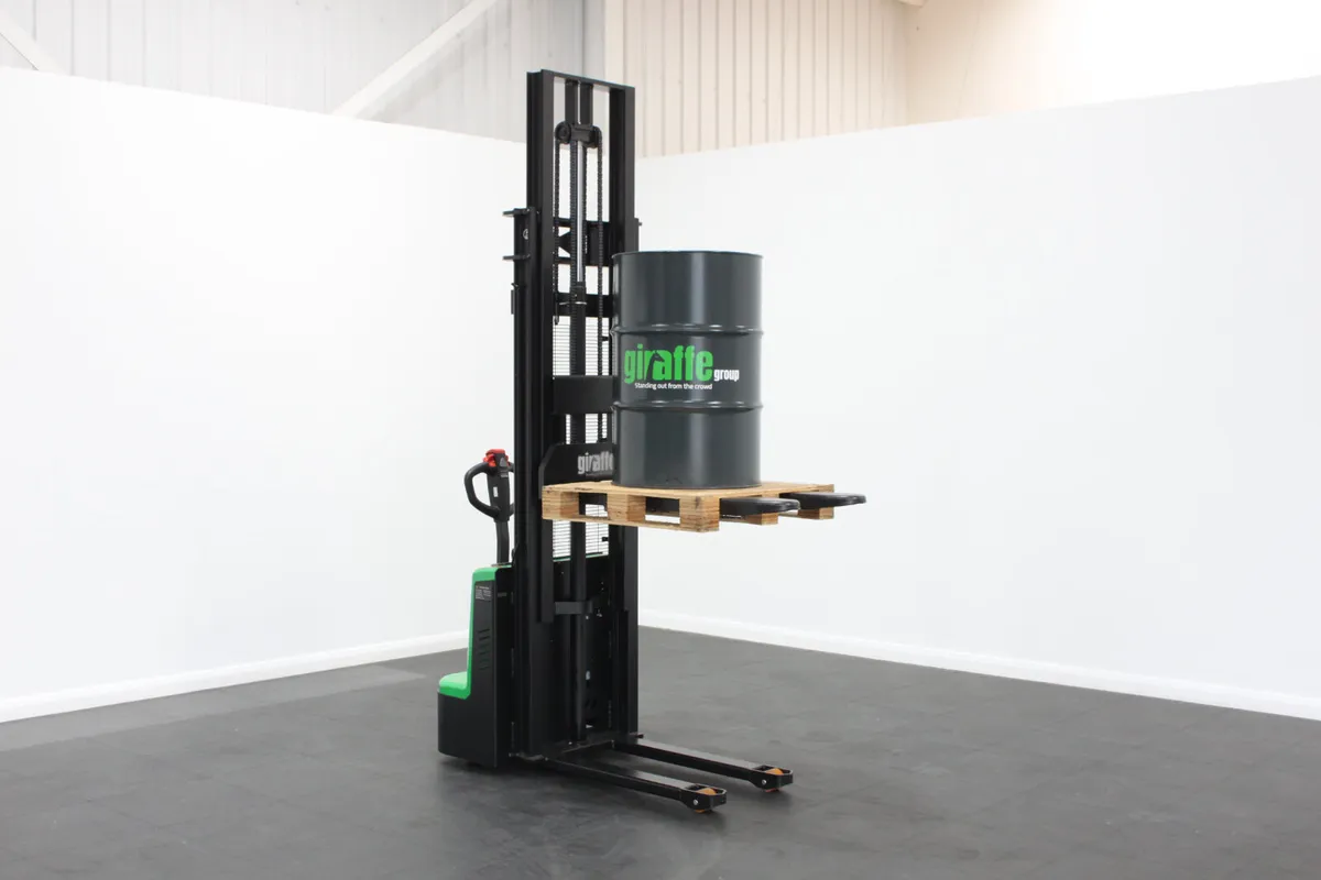 giraffe 1.5T Electric Pallet Stacker 3.5M lift - Image 3