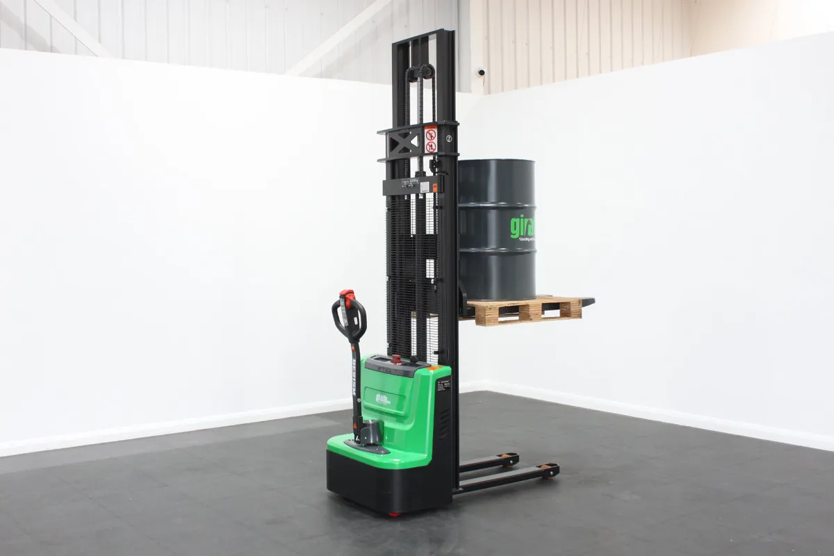 giraffe 1.5T Electric Pallet Stacker 3.5M lift - Image 4