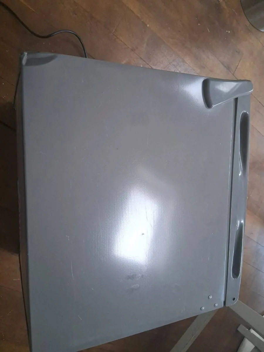 Mini Fridge - Image 4