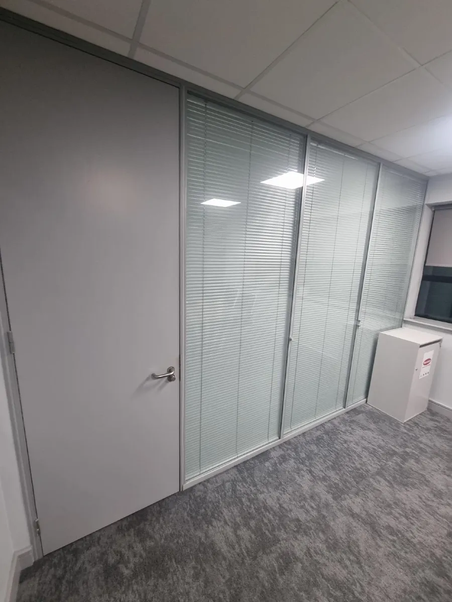 GLASS OFFICE PARTITION WALL - Image 3