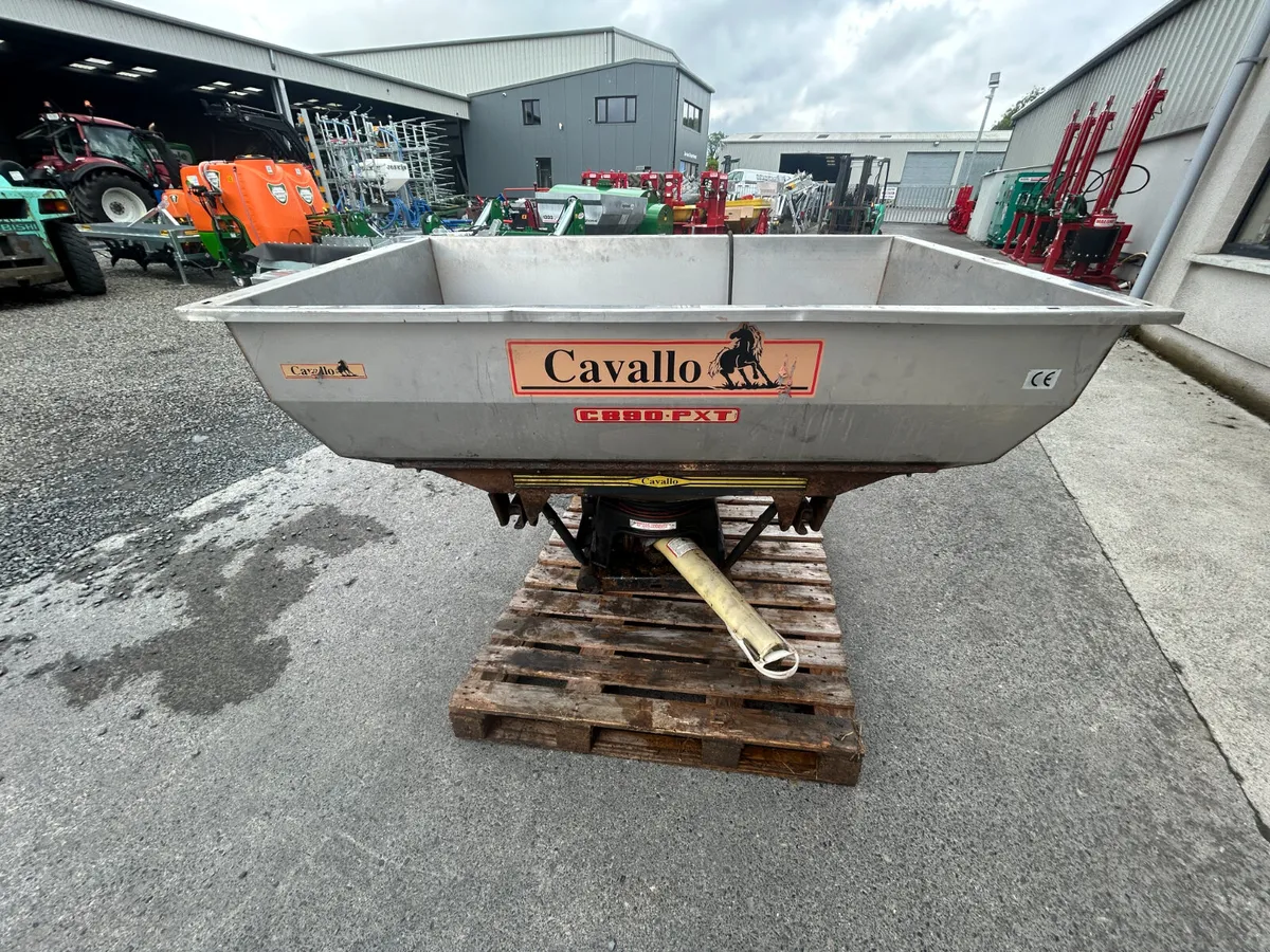 600KG Cavallo Fertiliser Spreader - Image 4