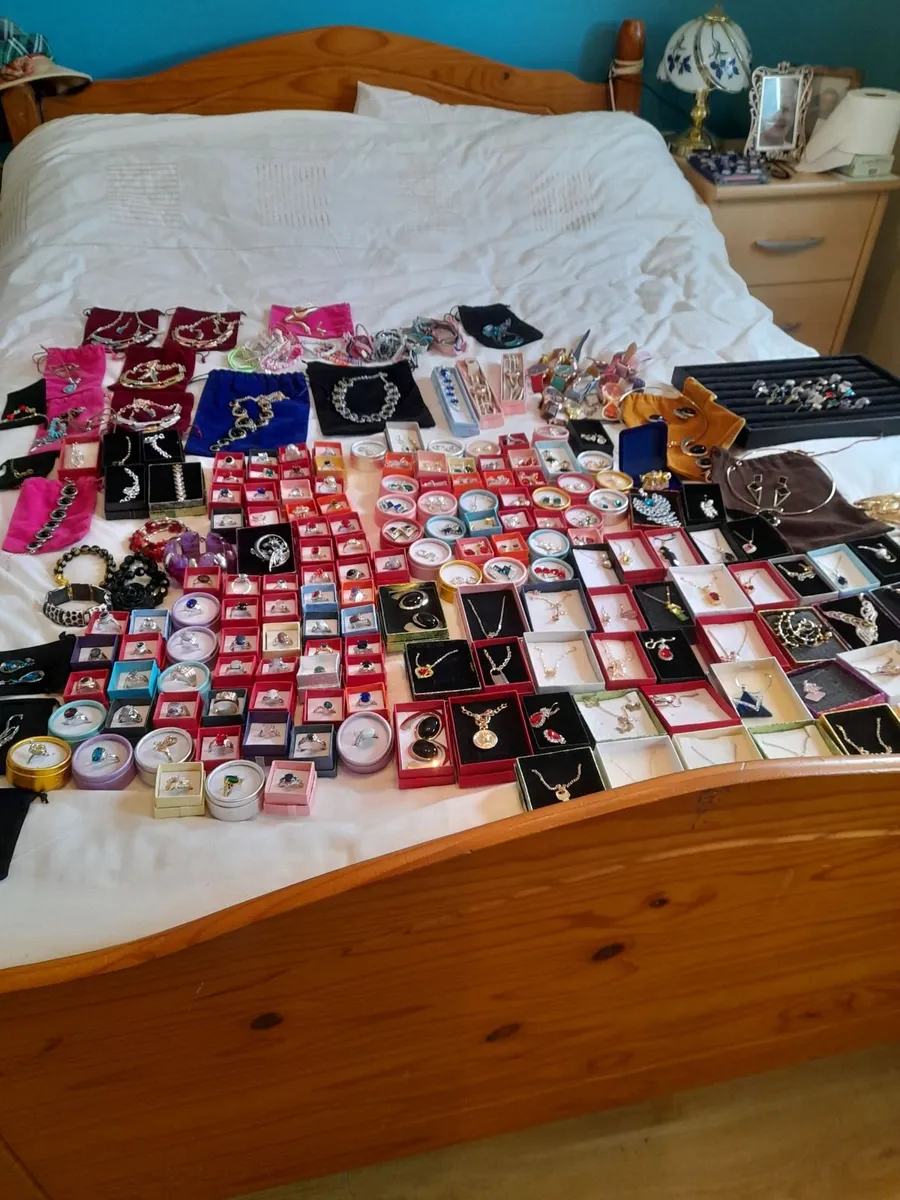 Job lot of costume jewellery - Image 1