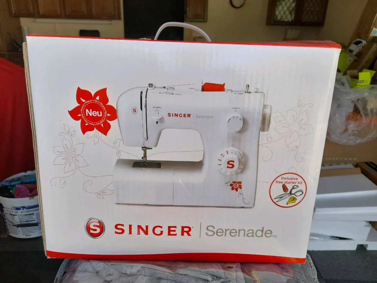 SINGER SERENADE SEWING MACHINE
