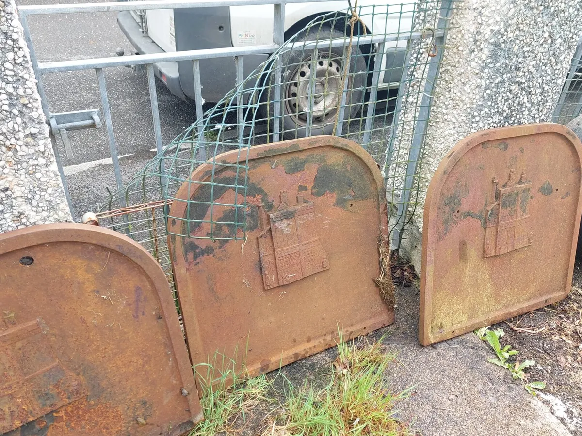 4 Rare Cast Iron Firebacks - Image 2