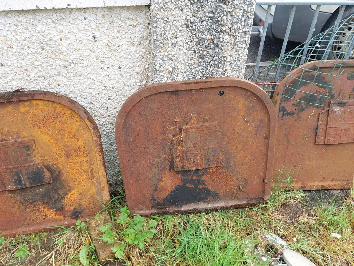 4 Rare Cast Iron Firebacks - Image 3