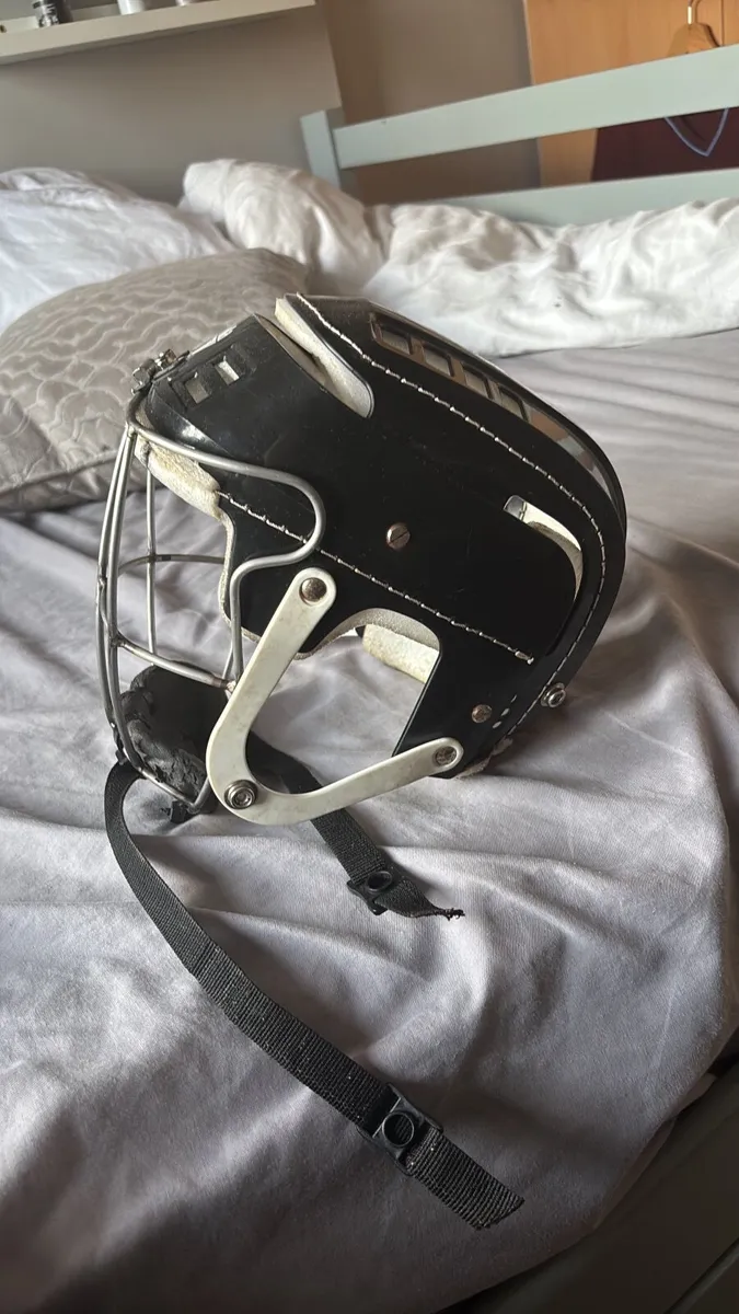 Gola hurling helmet - Image 3