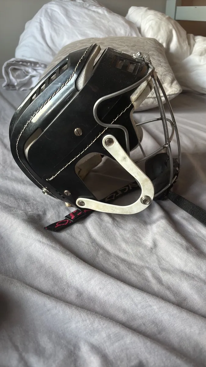 Gola hurling helmet - Image 4