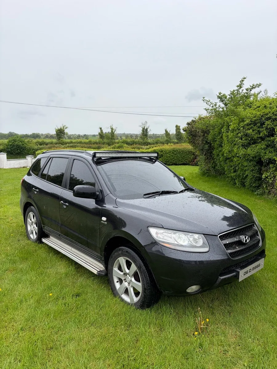 Hyundai Sante Fe Crew Cab - Image 1