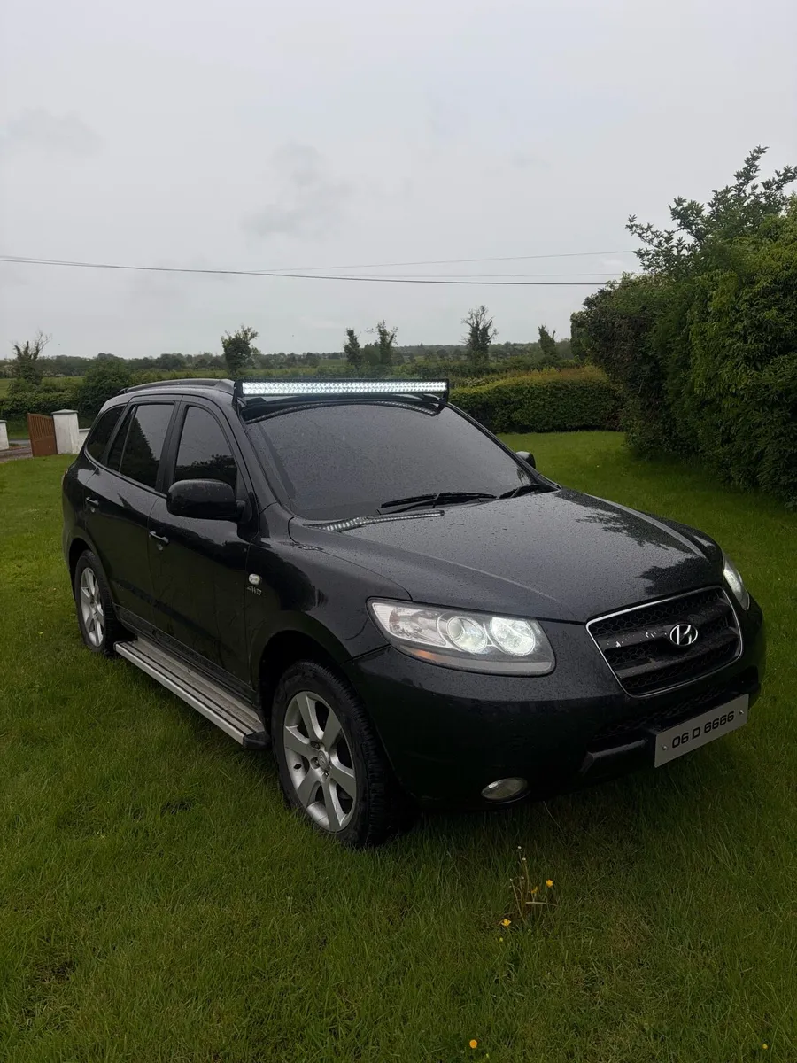 Hyundai Sante Fe Crew Cab - Image 2