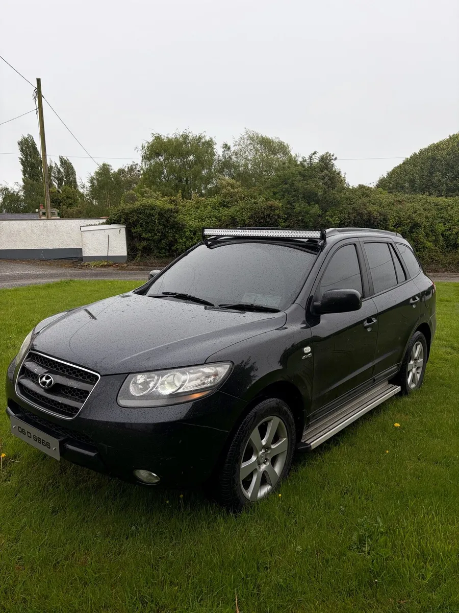 Hyundai Sante Fe Crew Cab - Image 3