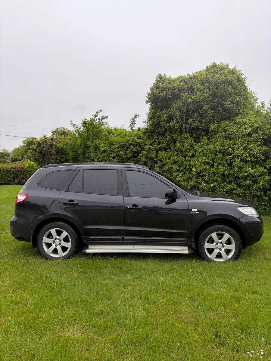 Hyundai Sante Fe Crew Cab - Image 4