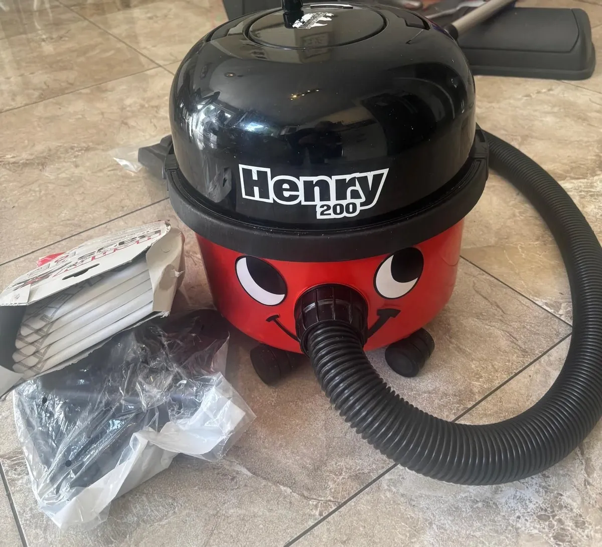 Henry 200 Hoover/vacuum - Image 1