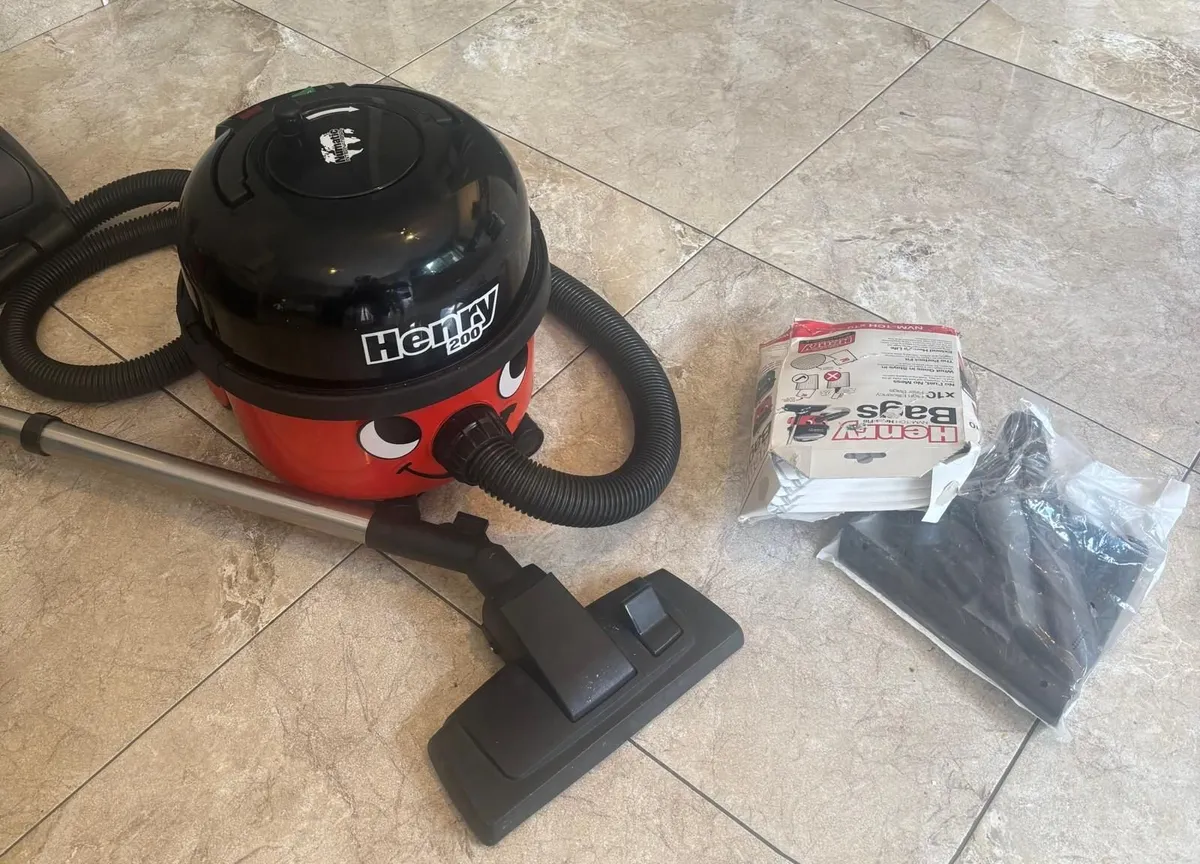 Henry 200 Hoover/vacuum - Image 3