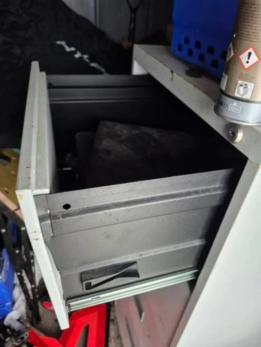 metal file cabinet 4 drawer - Image 3