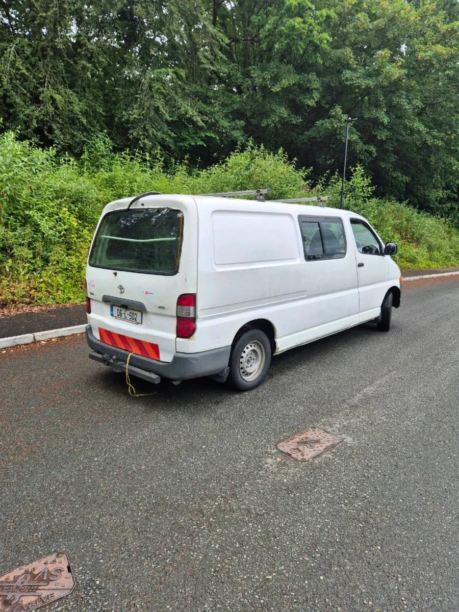 06 Toyota hiace - Image 4