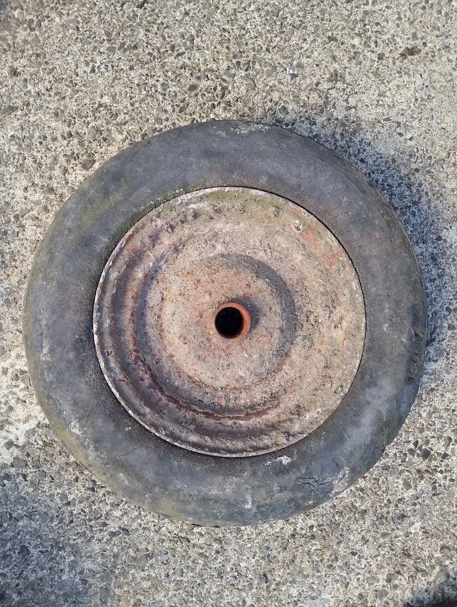 Cement mixer wheels - Image 1