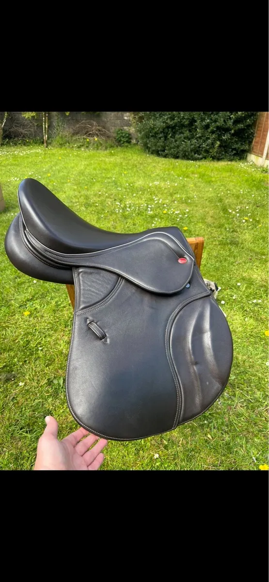 John Whitaker Overton Jump Saddle - Image 1