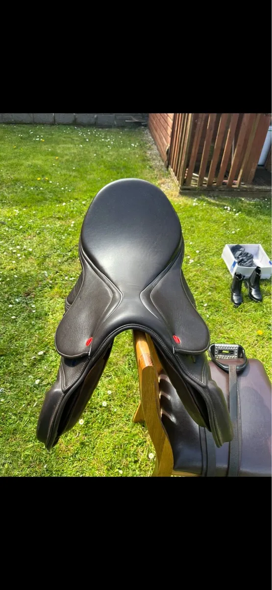 John Whitaker Overton Jump Saddle - Image 3