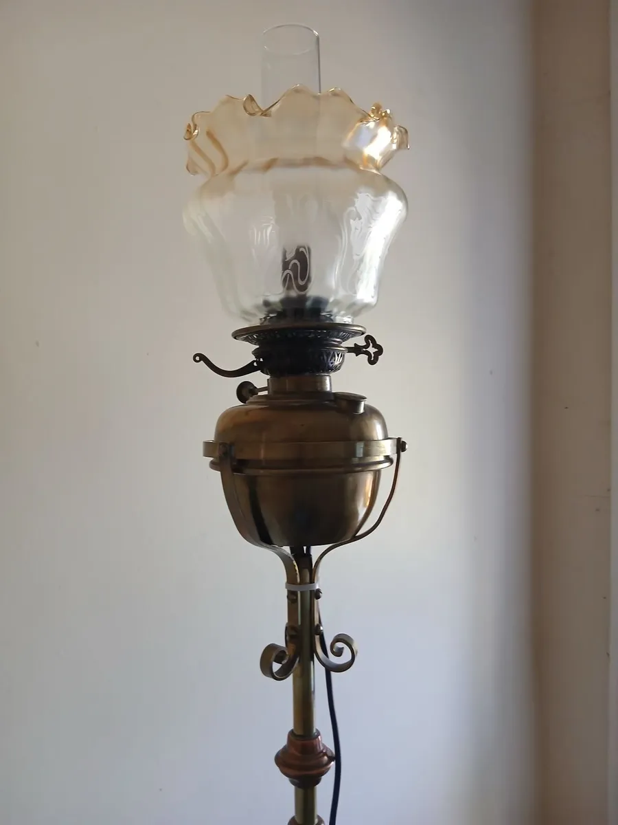 Antique floor oil lamp - Image 2