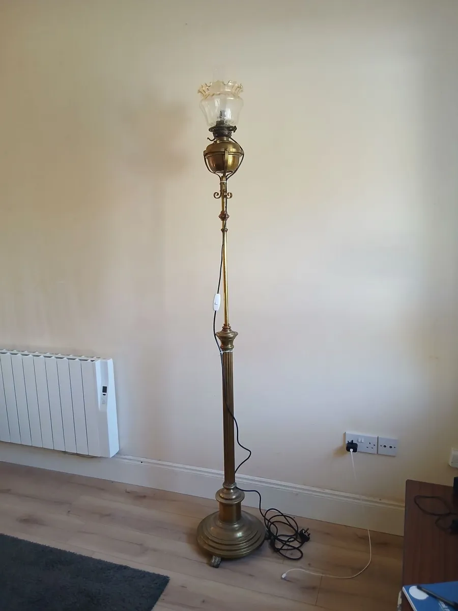 Antique floor oil lamp - Image 3
