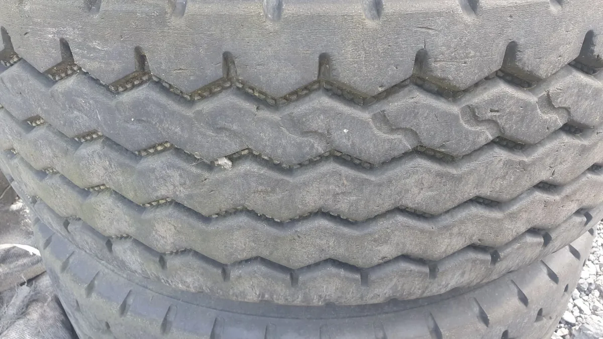 Tyres 425 65 22.5 - Image 1