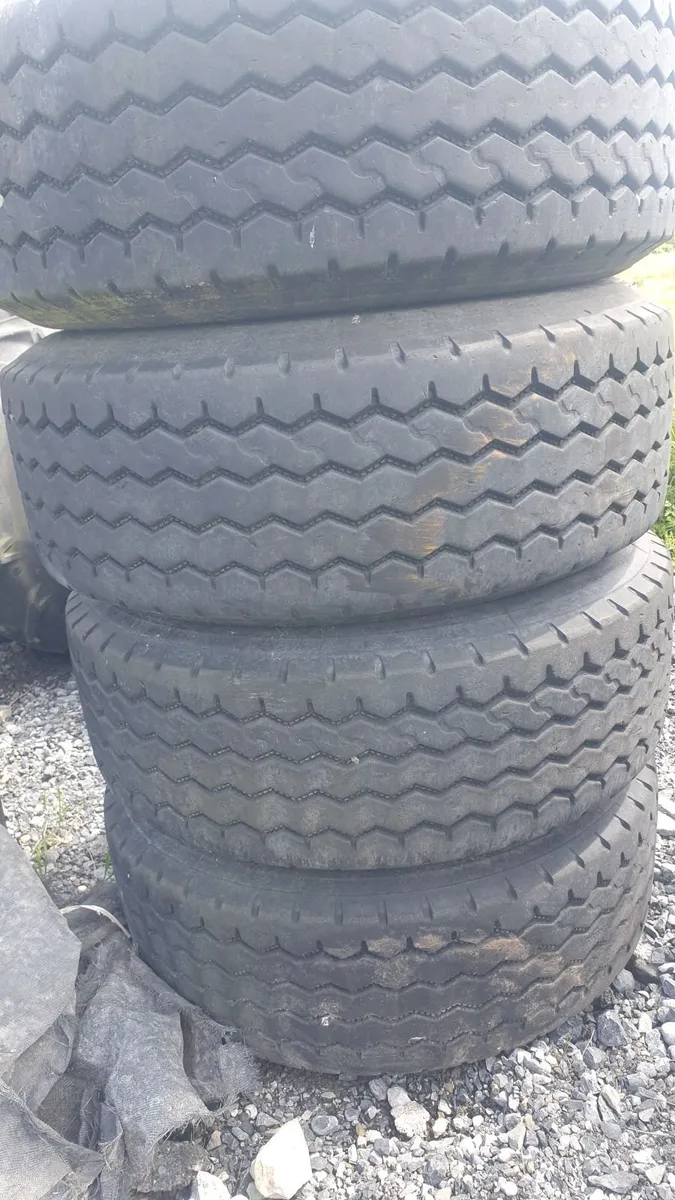 Tyres 425 65 22.5 - Image 2