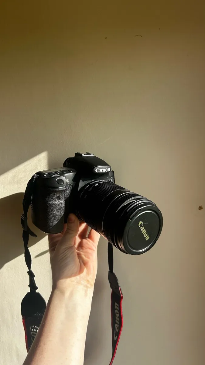 Canon EOS 60D DSLR camera - Image 1