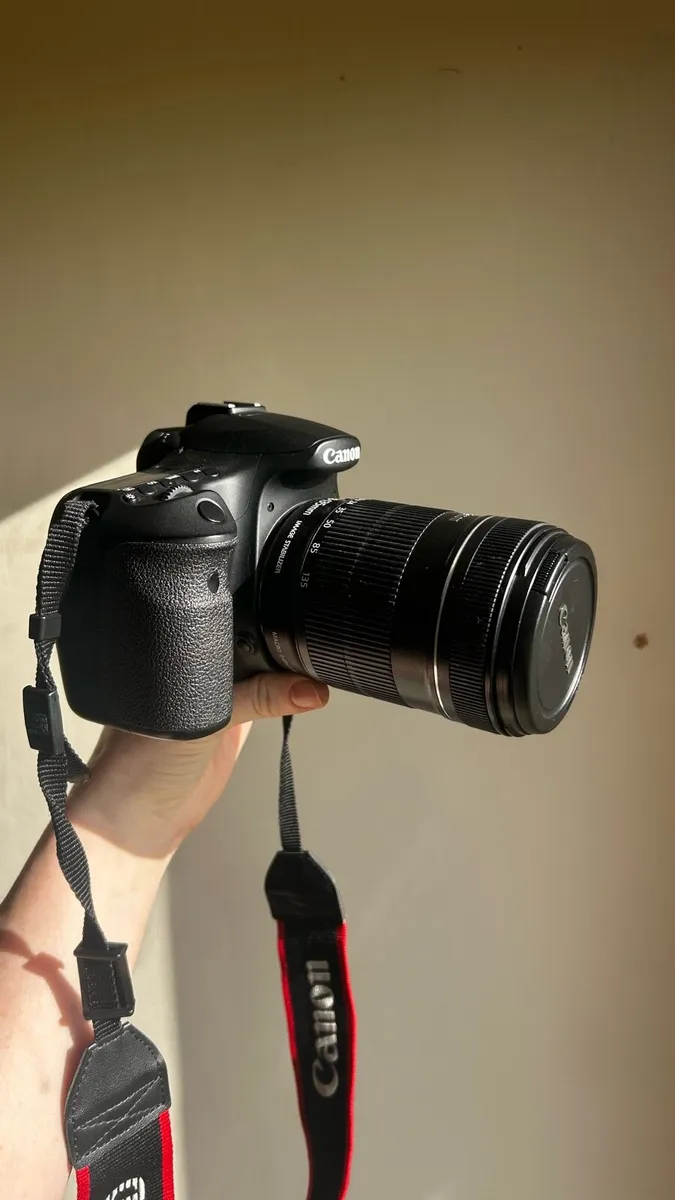 Canon EOS 60D DSLR camera - Image 2