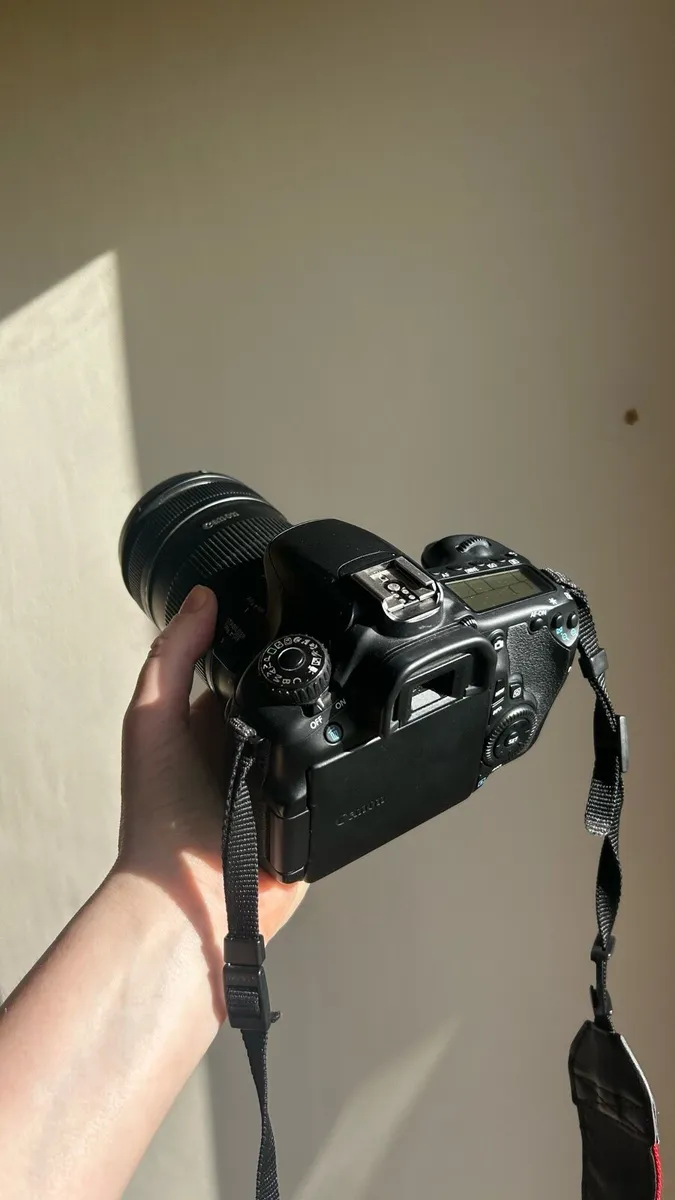 Canon EOS 60D DSLR camera - Image 4