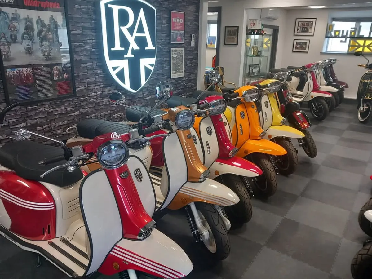 Vespa and Royal alloy 125 available - Image 3