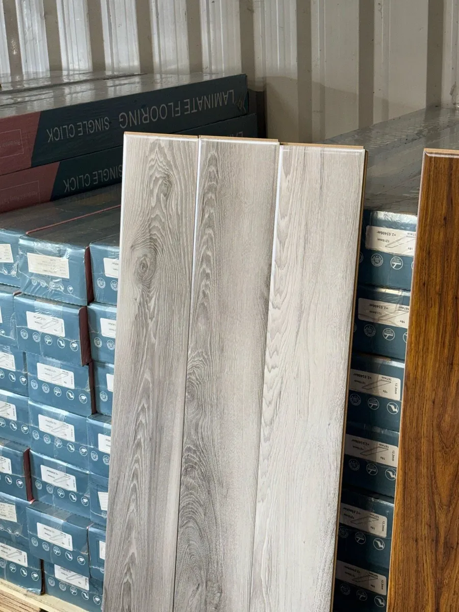 Brand new laminated flooring 12mm - Image 1