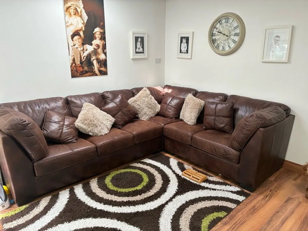 L shaped sofa - Image 1