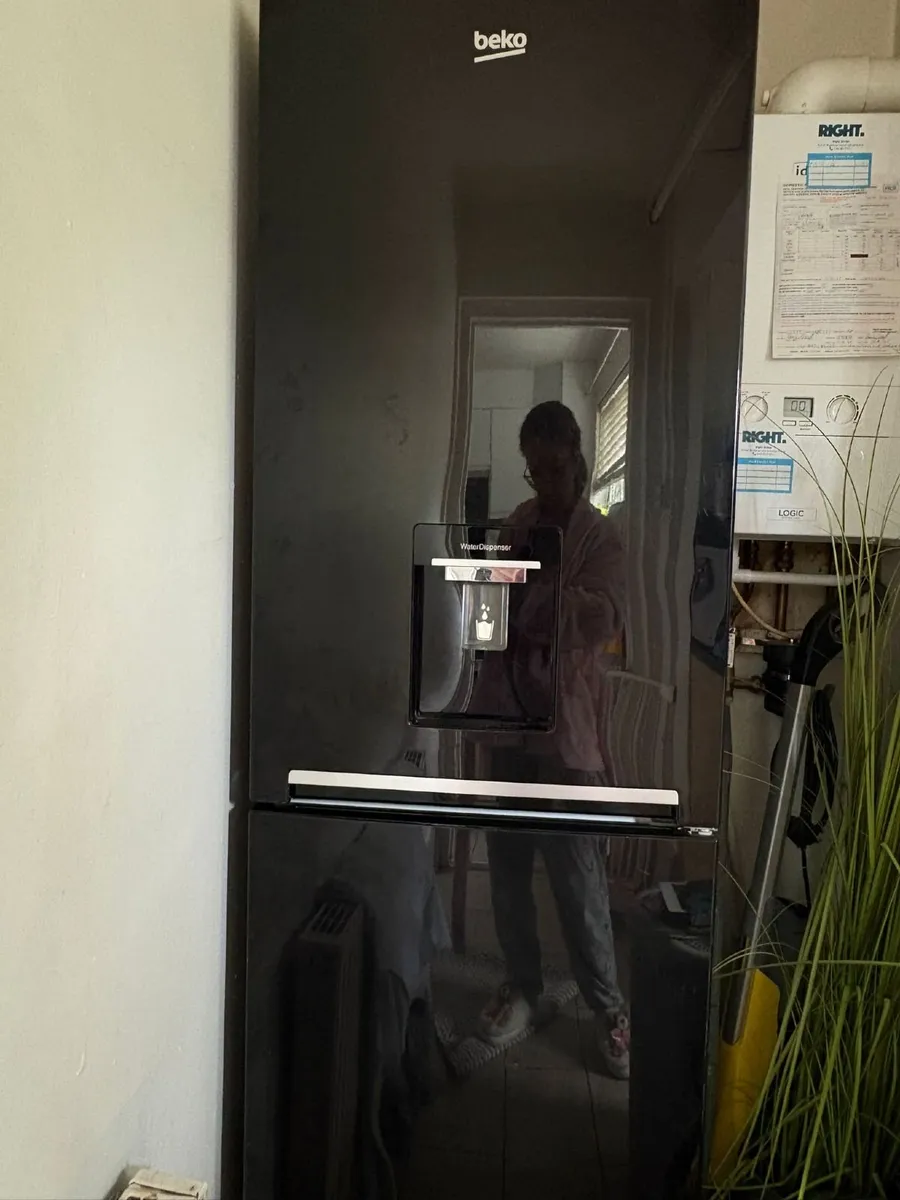 fridge - Image 3