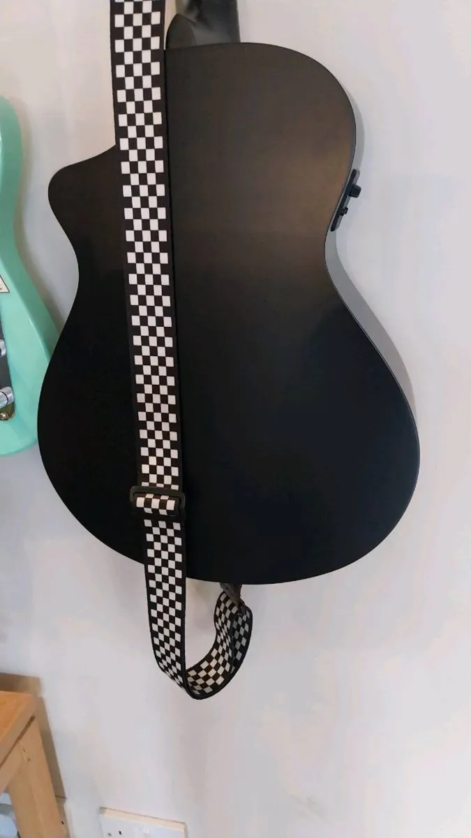 Breedlove Discovery Concert 12 string guitar - Image 4
