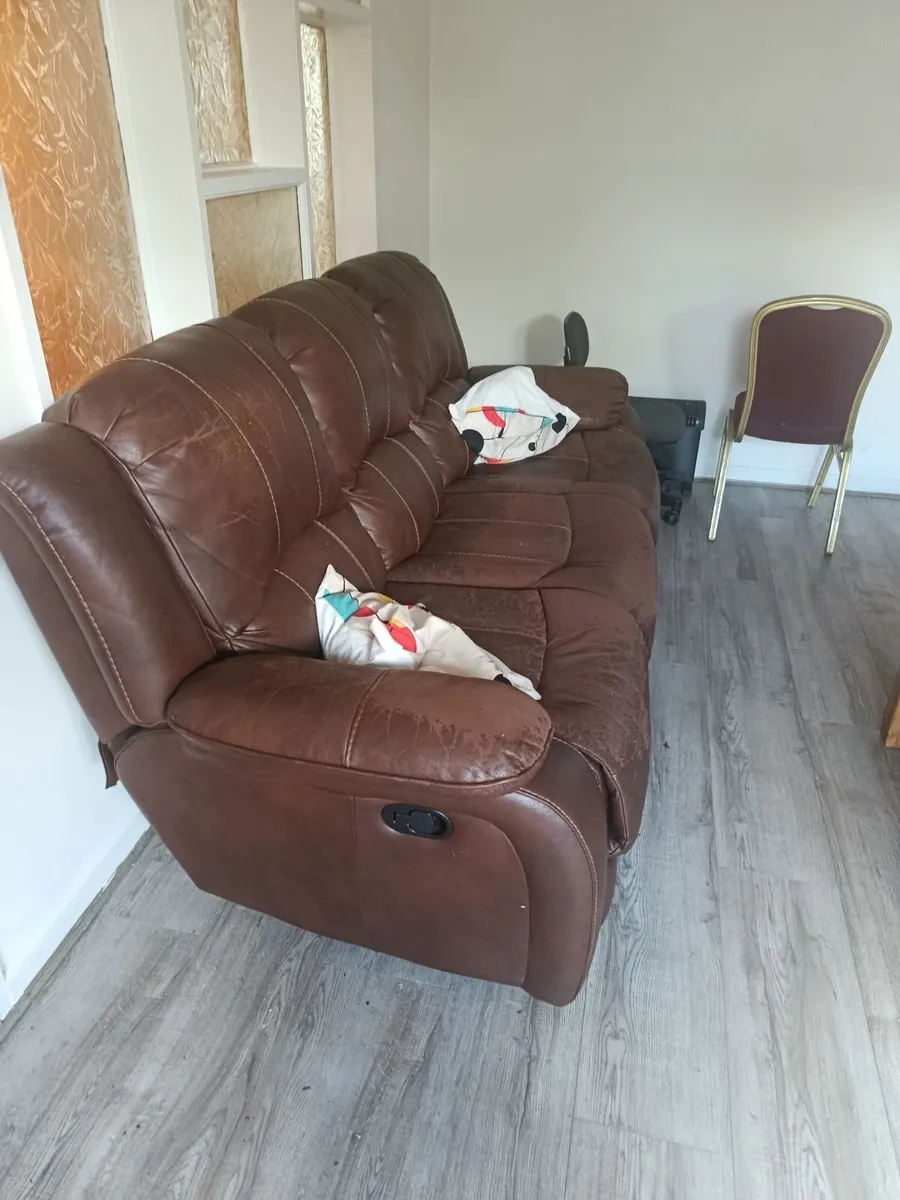 3 piece sitting & coffee table - Image 4