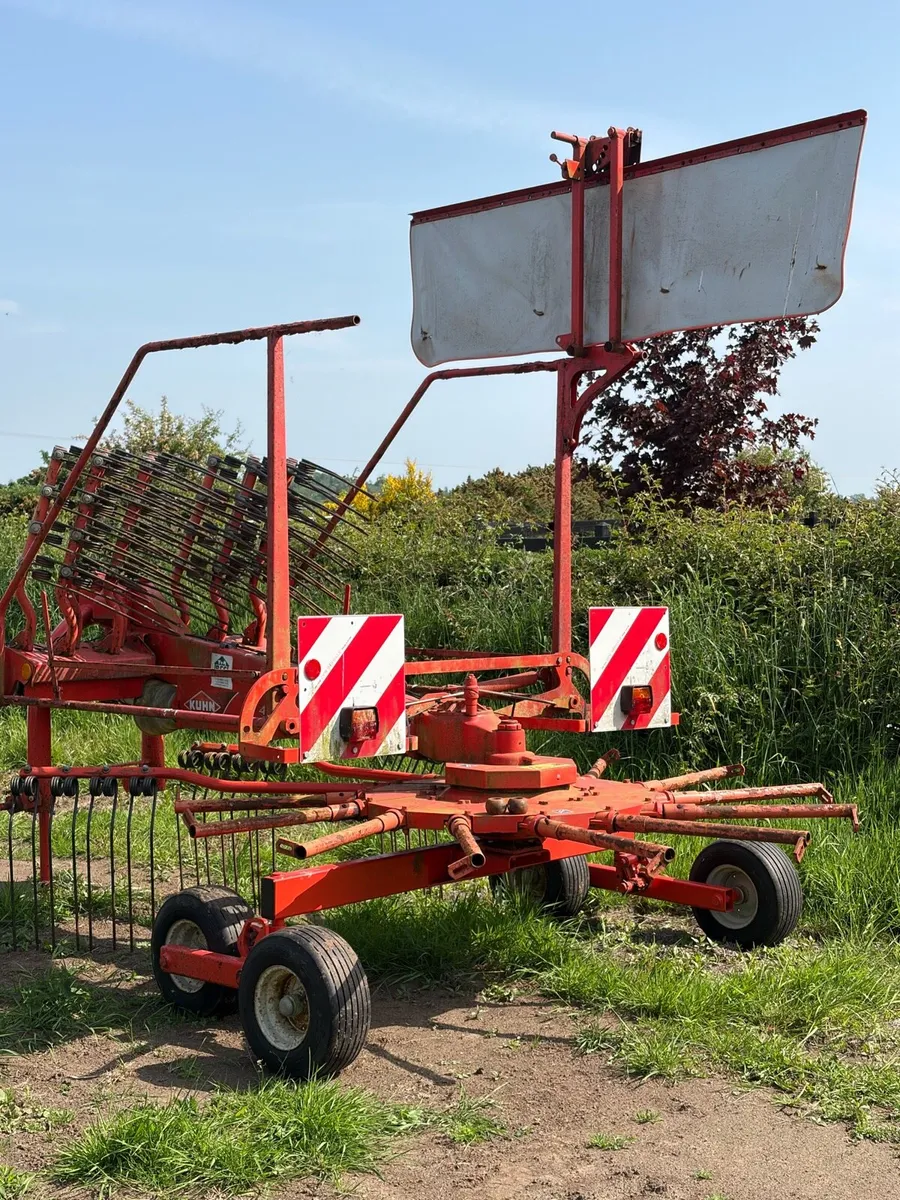 Kuhn 4.2m single rotor rake - Image 1