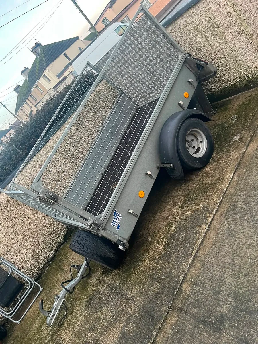 Trailer - Image 1