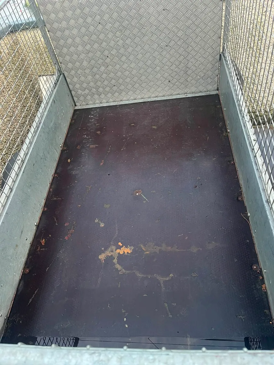 Trailer - Image 2