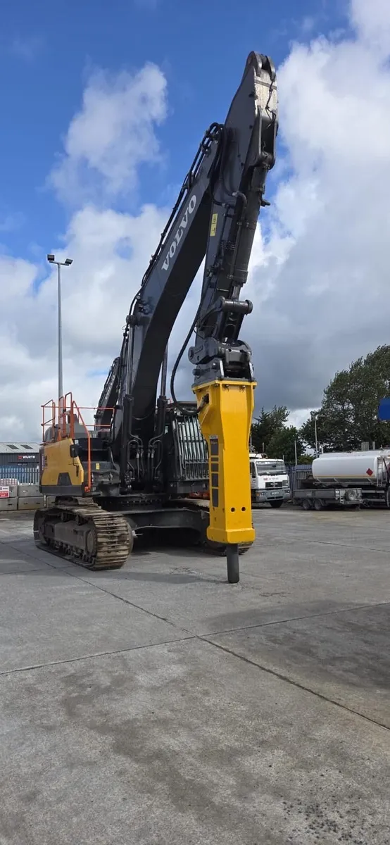 Volvo EC 380 EL Excavator - Image 2